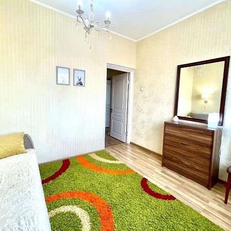 Cozy Three-Room Apartment With Mountain View Алма Ата Екстериор снимка