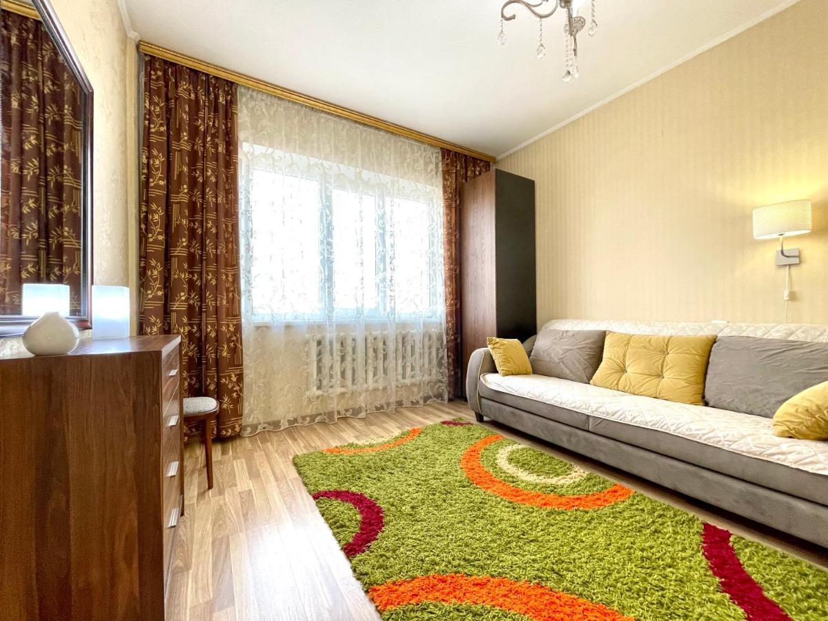 Cozy Three-Room Apartment With Mountain View Алма Ата Екстериор снимка