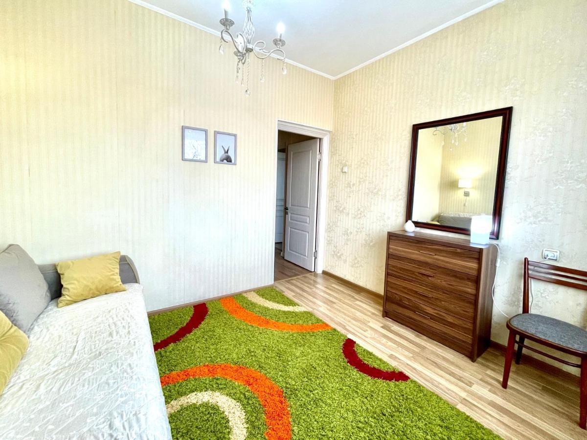 Cozy Three-Room Apartment With Mountain View Алма Ата Екстериор снимка