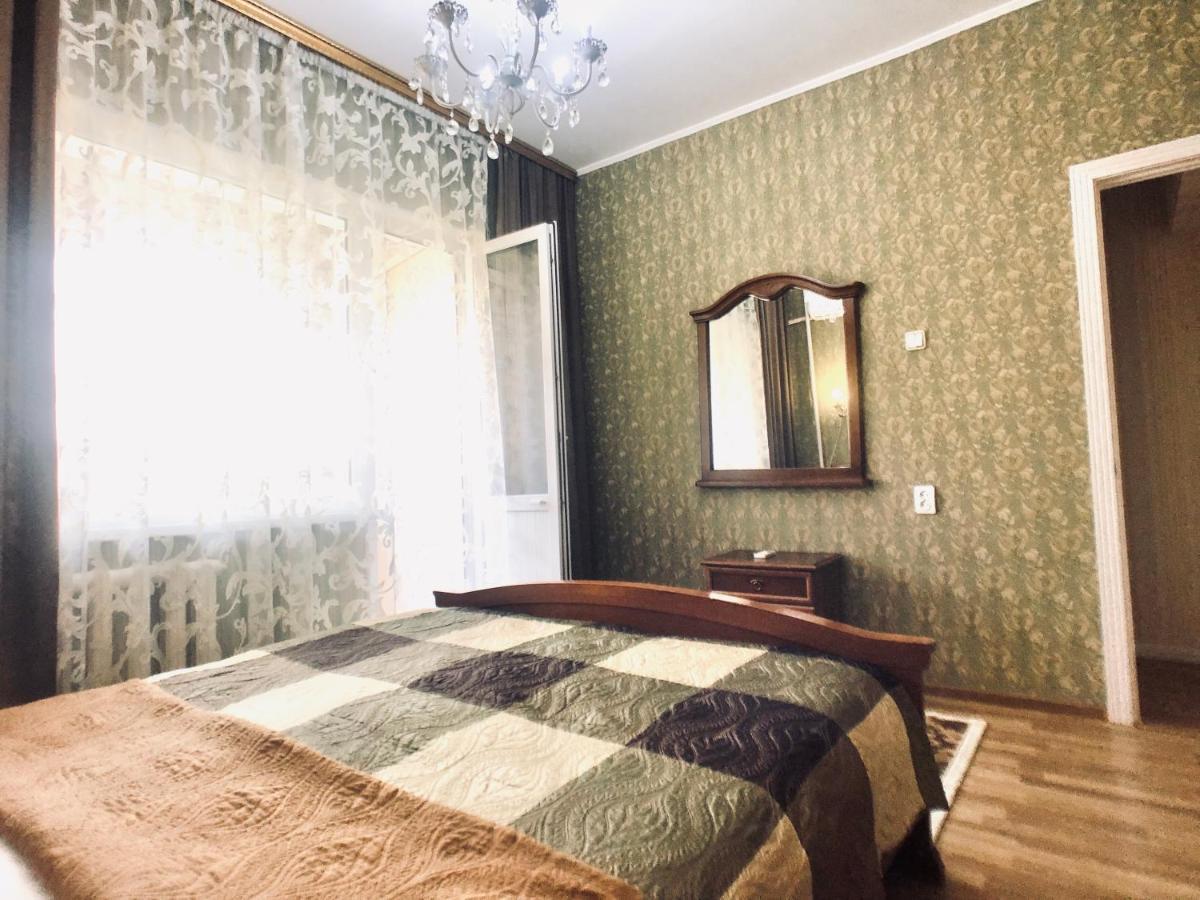 Cozy Three-Room Apartment With Mountain View Алма Ата Екстериор снимка