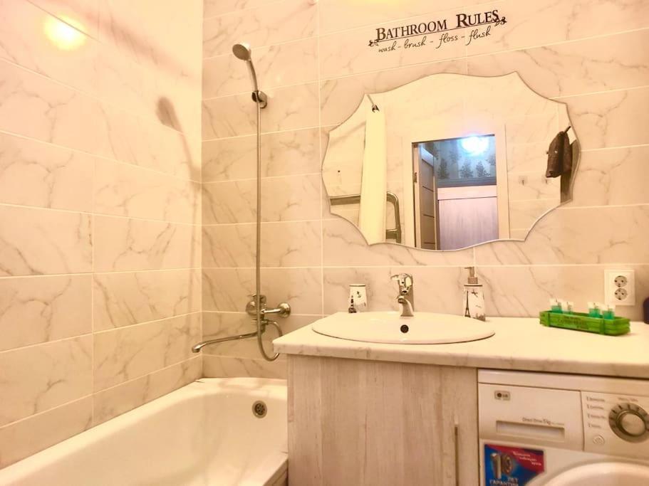 Cozy Three-Room Apartment With Mountain View Алма Ата Екстериор снимка