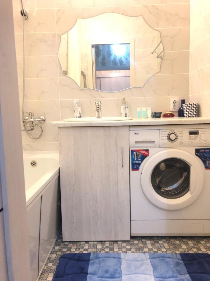 Cozy Three-Room Apartment With Mountain View Алма Ата Екстериор снимка